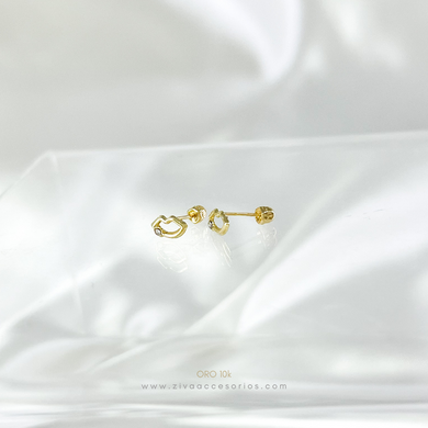 Aretes Broquel Labios con Zirconia Oro 10k