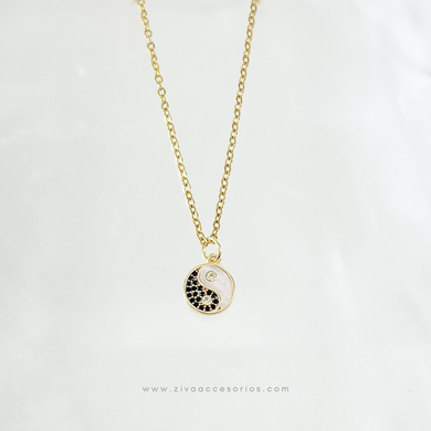 Collar Yin Yang Perla Madre y Zirconias