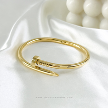 Cargar imagen en el visor de la galería, Brazalete Clavo Dorado
